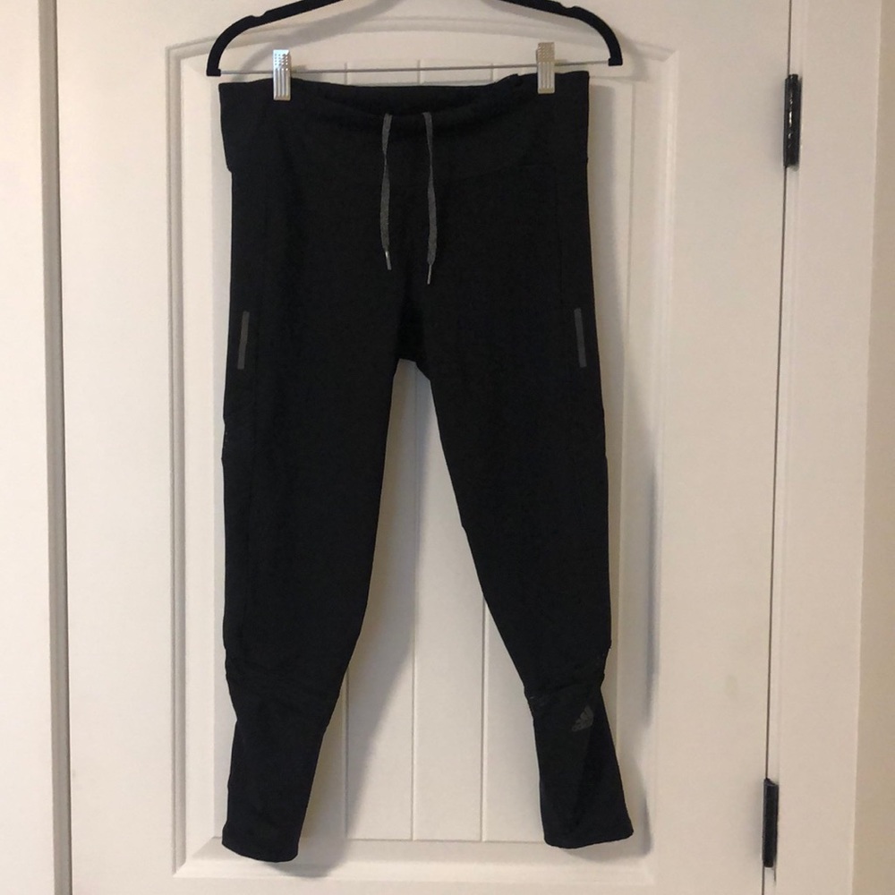 Black jogging pants